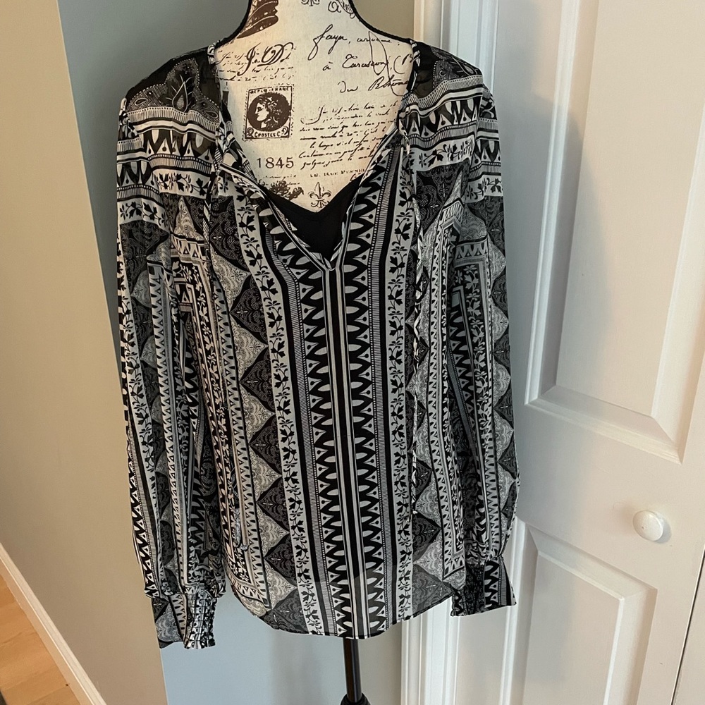 WhiteHouseBlackMarket Top